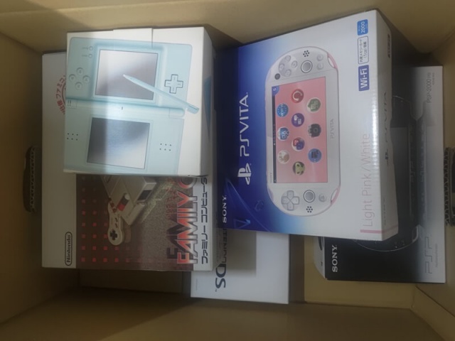 【宅配買取】まさに頂上決戦！　00年代を駆け抜けた『携帯ゲーム機』のコレクションをお譲りいただきました。