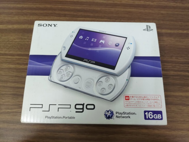 【宅配買取】未だに根強い人気を持つPSP屈指の異端児、『PSPgo』の本体をお譲りいただきました。
