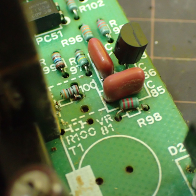 抵抗器と半導体部品brfore