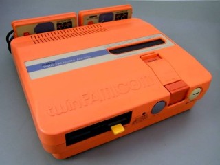 ファミリーコンピュータ『ツインファミコン赤（連射有）』 | BEEP